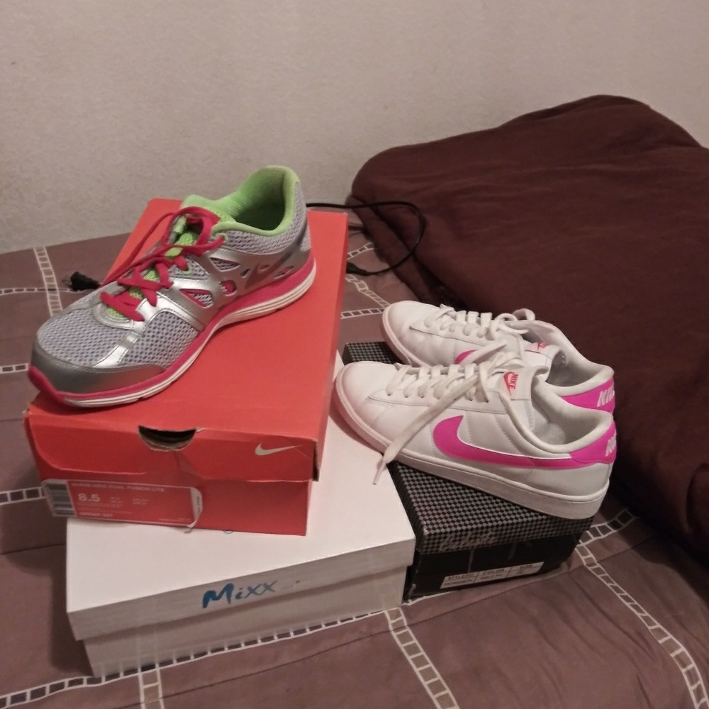 Shoes - Picture 4 of 5